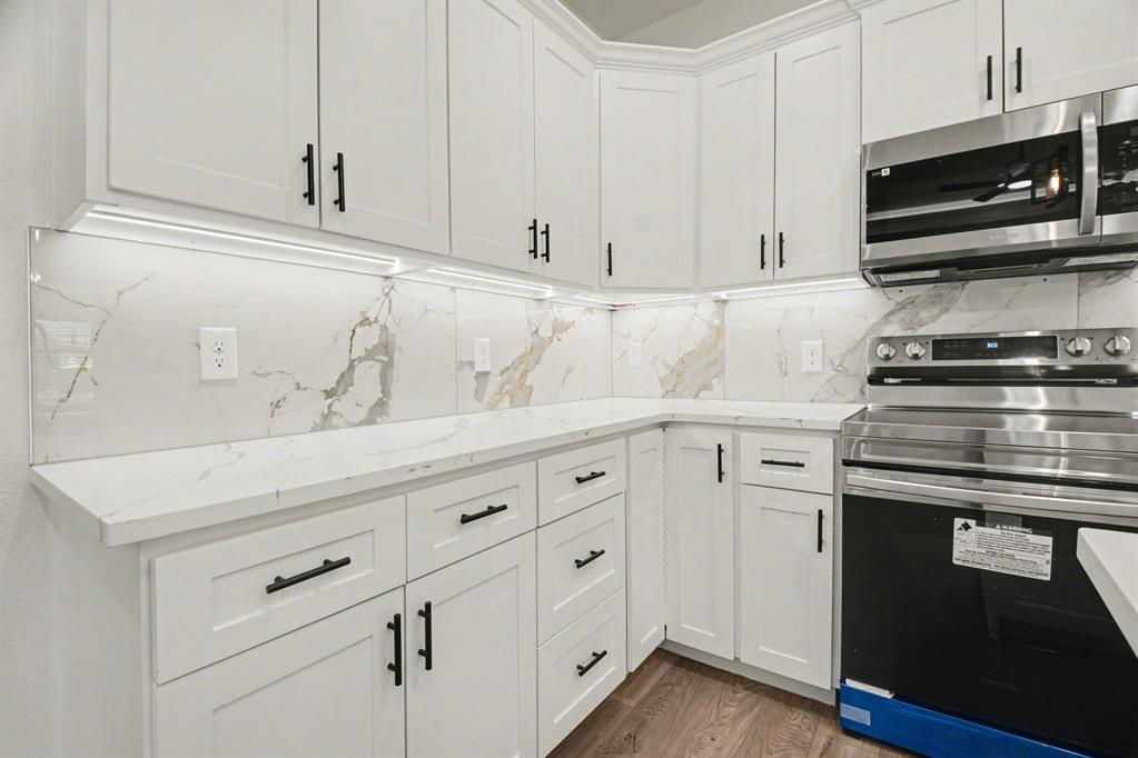 COUNTRY CLUB MANOR - Residential