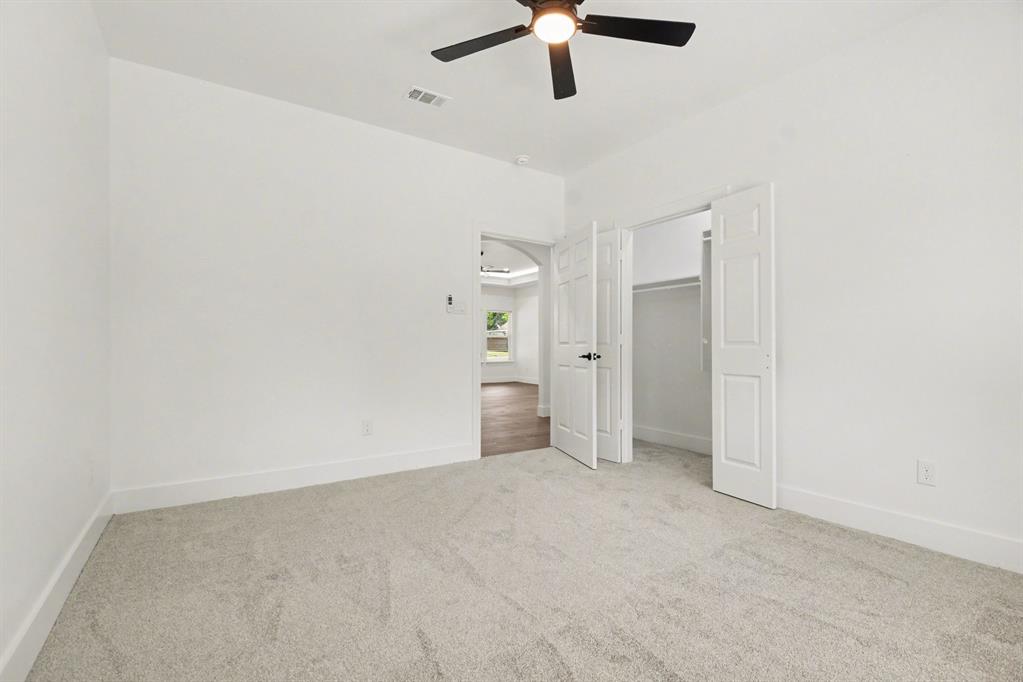 COUNTRY CLUB MANOR - Residential