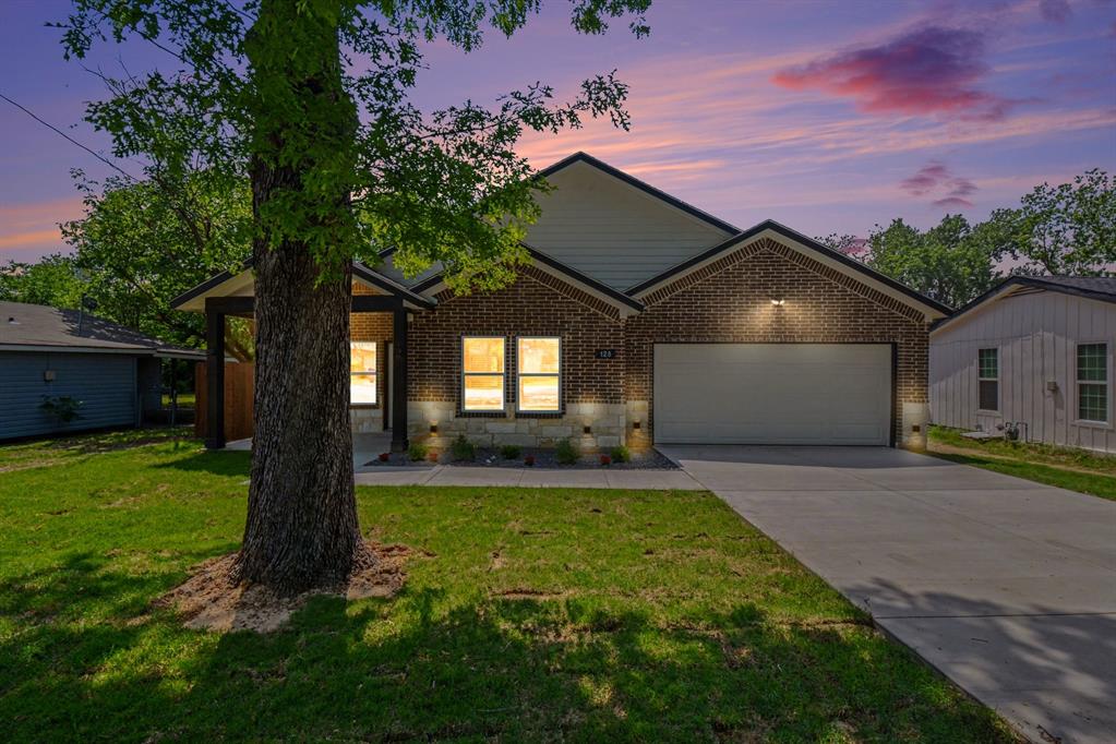 COUNTRY CLUB MANOR - Residential