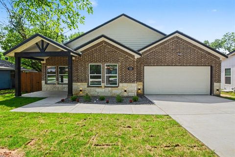 Photo of 128 Westway Dr, Terrell, TX 75160 (MLS # 21243823)