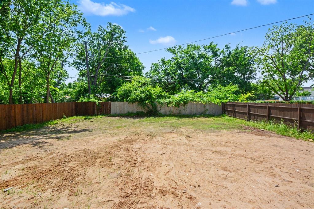 COUNTRY CLUB MANOR - Residential