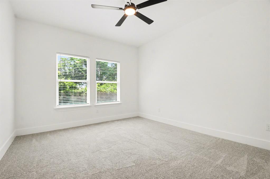 COUNTRY CLUB MANOR - Residential