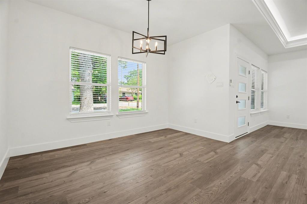 COUNTRY CLUB MANOR - Residential