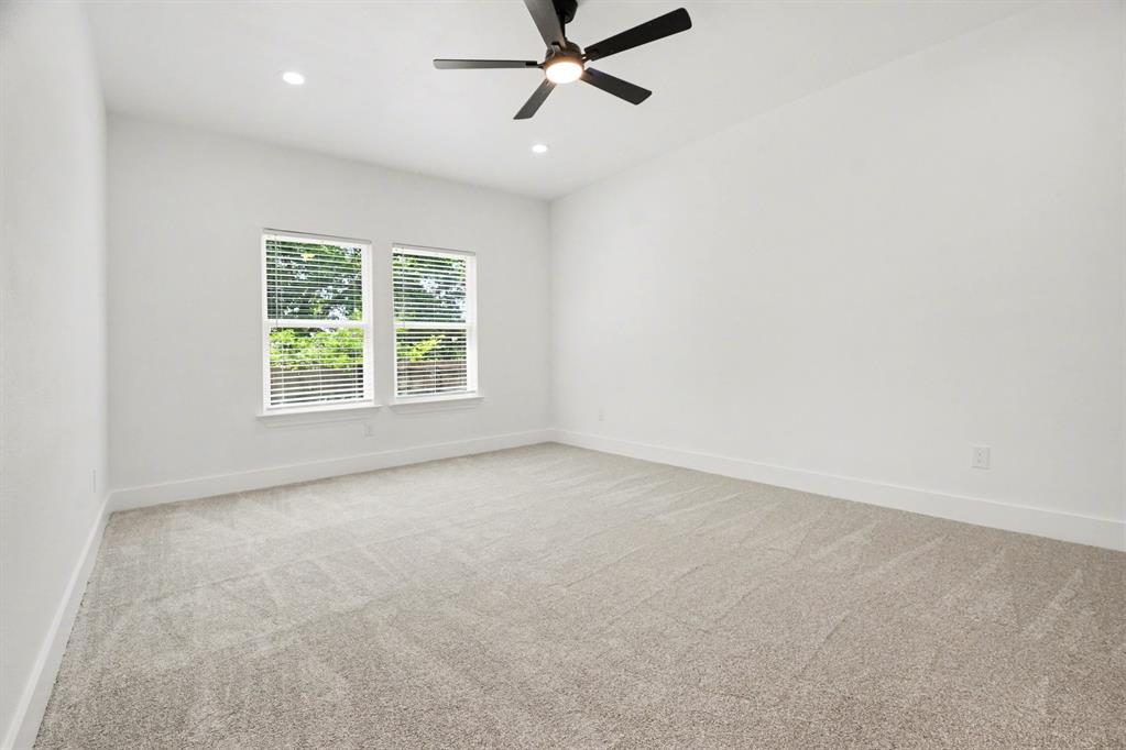 COUNTRY CLUB MANOR - Residential