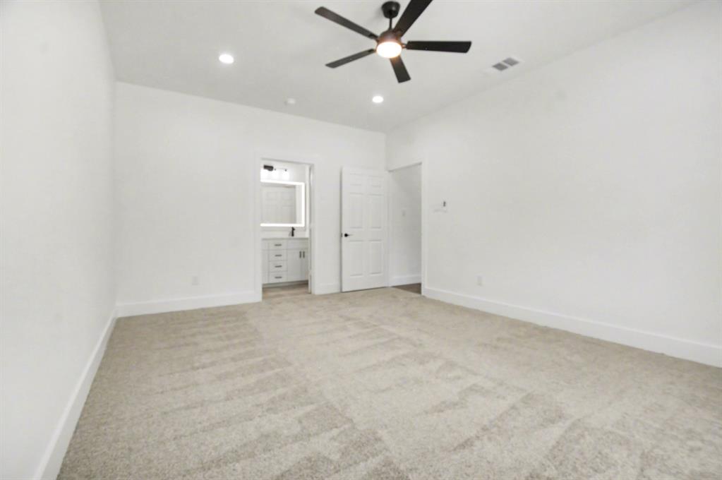 COUNTRY CLUB MANOR - Residential