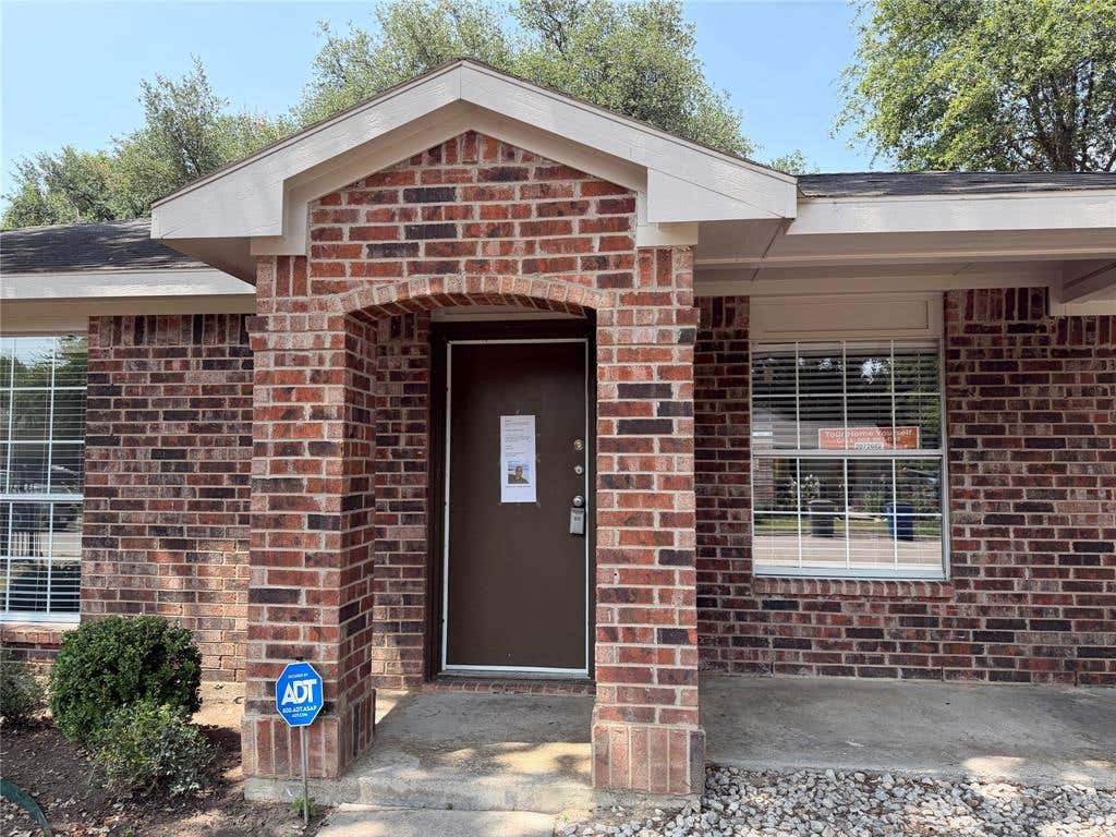 Photo of 1007 Shaw Street, Dallas, TX 75212 (MLS # 21350605)