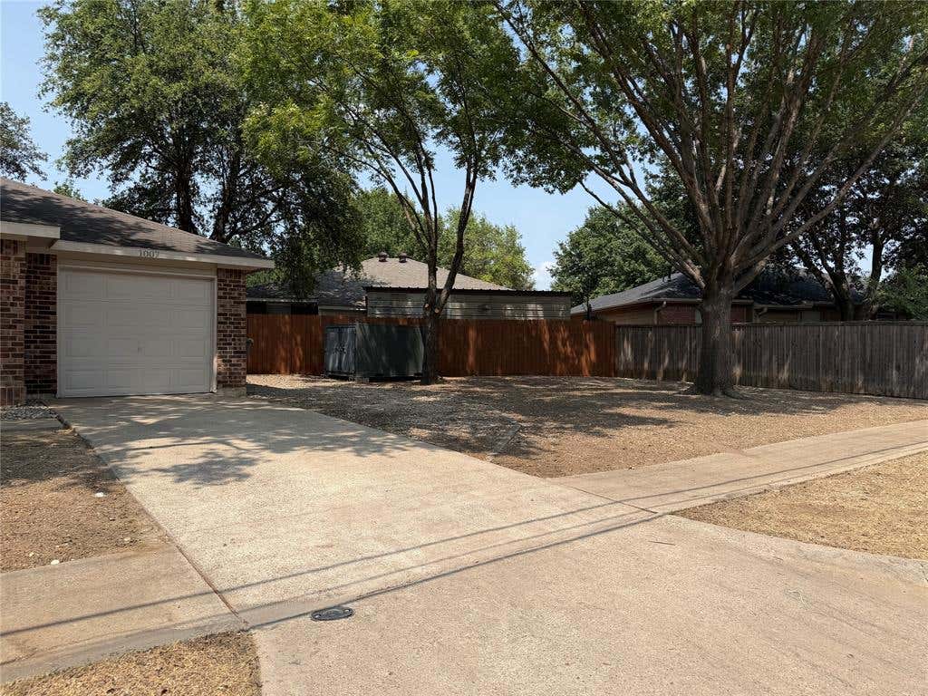 Photo of 1007 Shaw Street, Dallas, TX 75212 (MLS # 21350605)