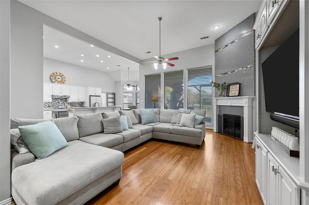 Double Oak, Texas 75077, United States, 4 Bedrooms Bedrooms, ,4 BathroomsBathrooms,Residential,Pending,31370