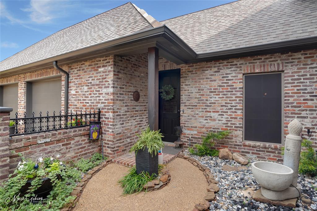 203 Evangeline Walk