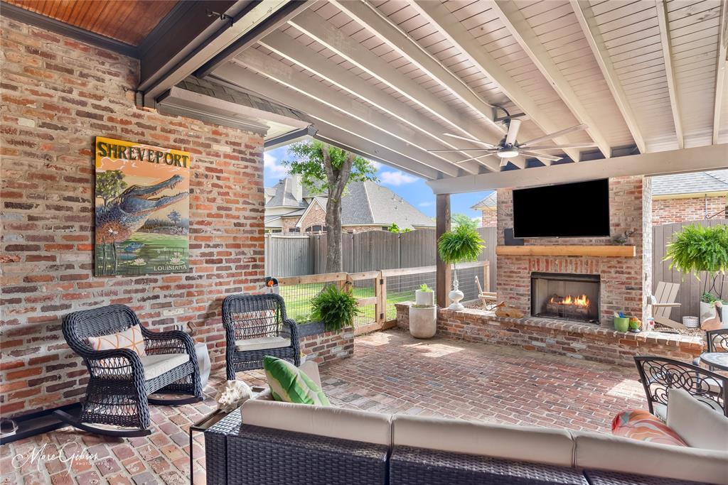 203 Evangeline Walk