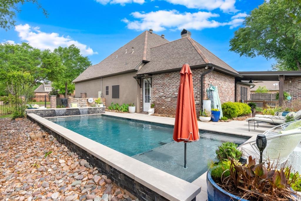 203 Evangeline Walk