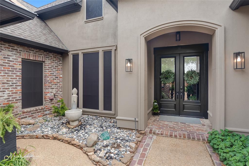 203 Evangeline Walk