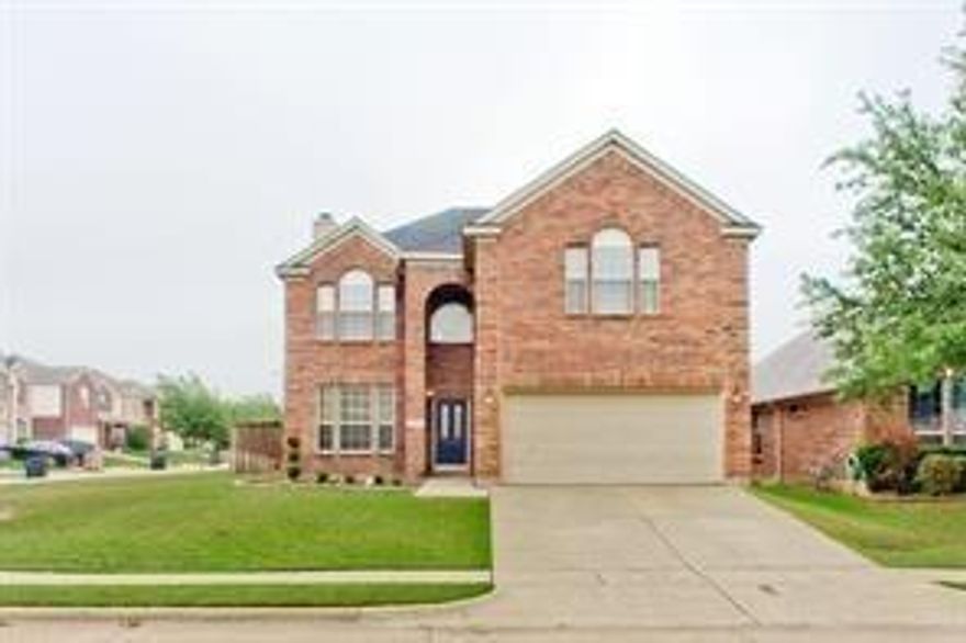 Keller ISD !!! These 3 bedrooms, 2.5 baths are located in prime location Fort Worth city. Oversized master bedroom with dual sink and separate shower, walking closets and large game room is very good enough for family and friend entertainment. Kitchen consists stainless steel appliances with granite counters top surrounding an island. SMALL PET IS ALLOWED WITH PET DEPOSIT
