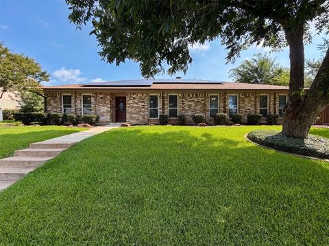 Photo of 1533 Parkside Trail, Lewisville, TX 75077 (MLS # 21312996)