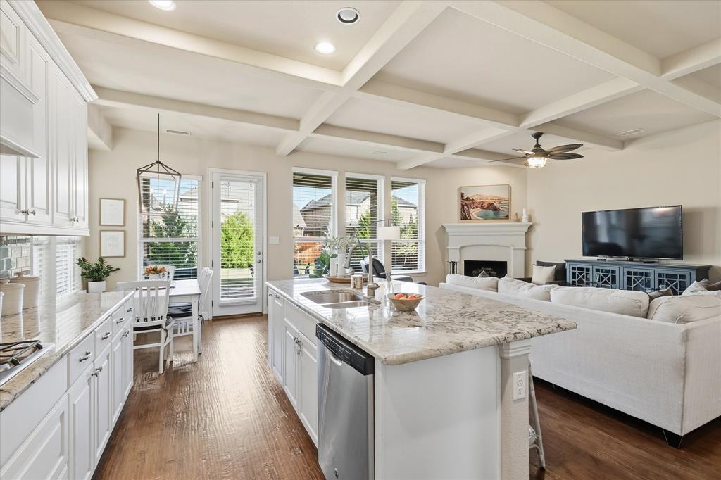 1813 Goliad Way