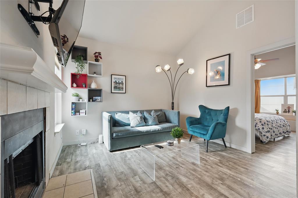 5963 Ross Avenue 202