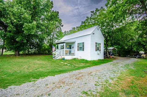 208 N Main Bailey TX 75413