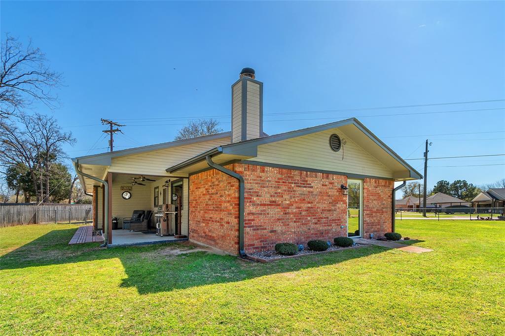 171 Lakeshore Drive