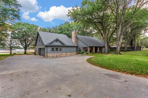 A home in Bonham