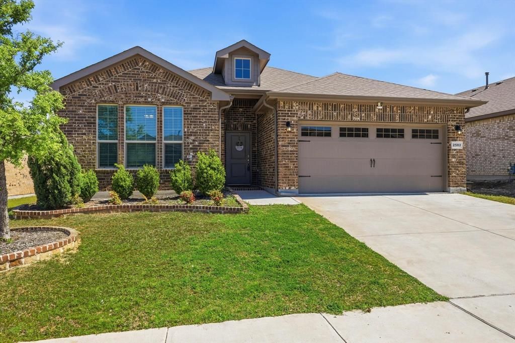 Photo of 2502 Sunburst Drive, Glenn Heights, TX 75154 (MLS # 21214716)