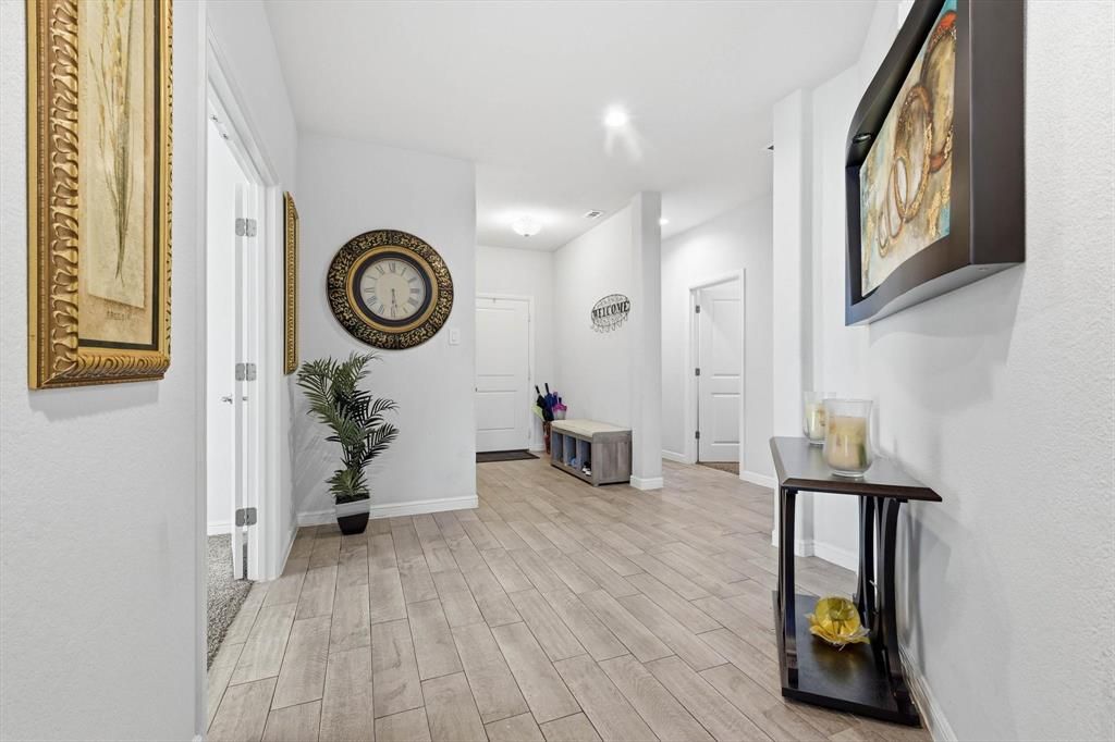 Photo of 2502 Sunburst Drive, Glenn Heights, TX 75154 (MLS # 21214716)