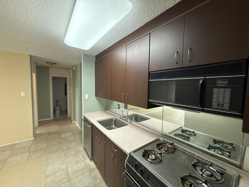 Twenty 1 Turtle Crk Condo - Residential