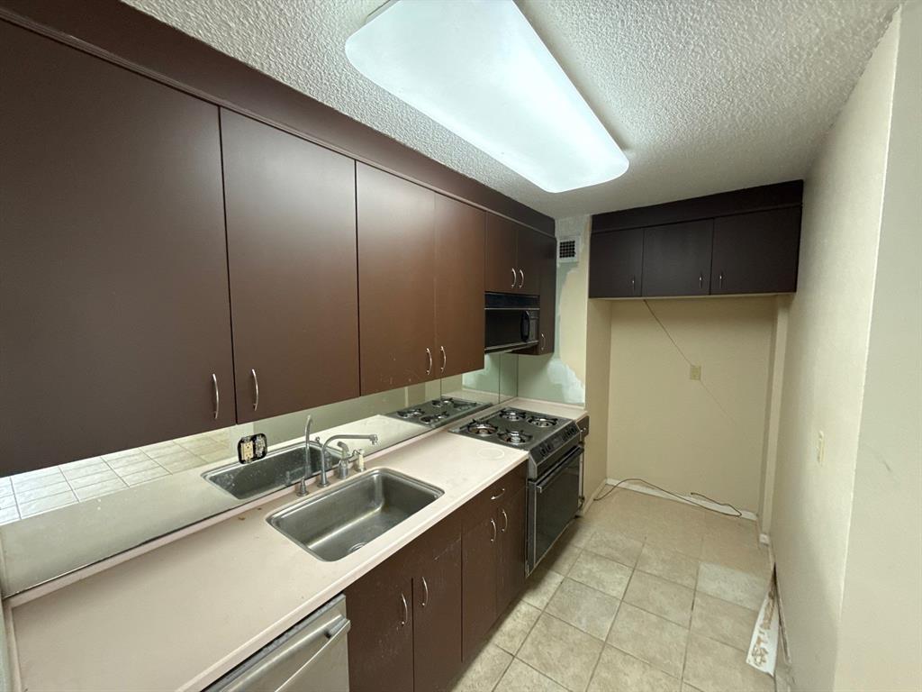 Twenty 1 Turtle Crk Condo - Residential