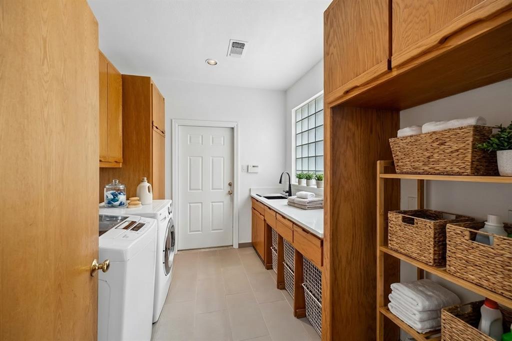 Emerald Sound At Lake Lewisvil - Residential