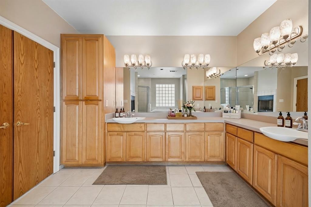 Emerald Sound At Lake Lewisvil - Residential