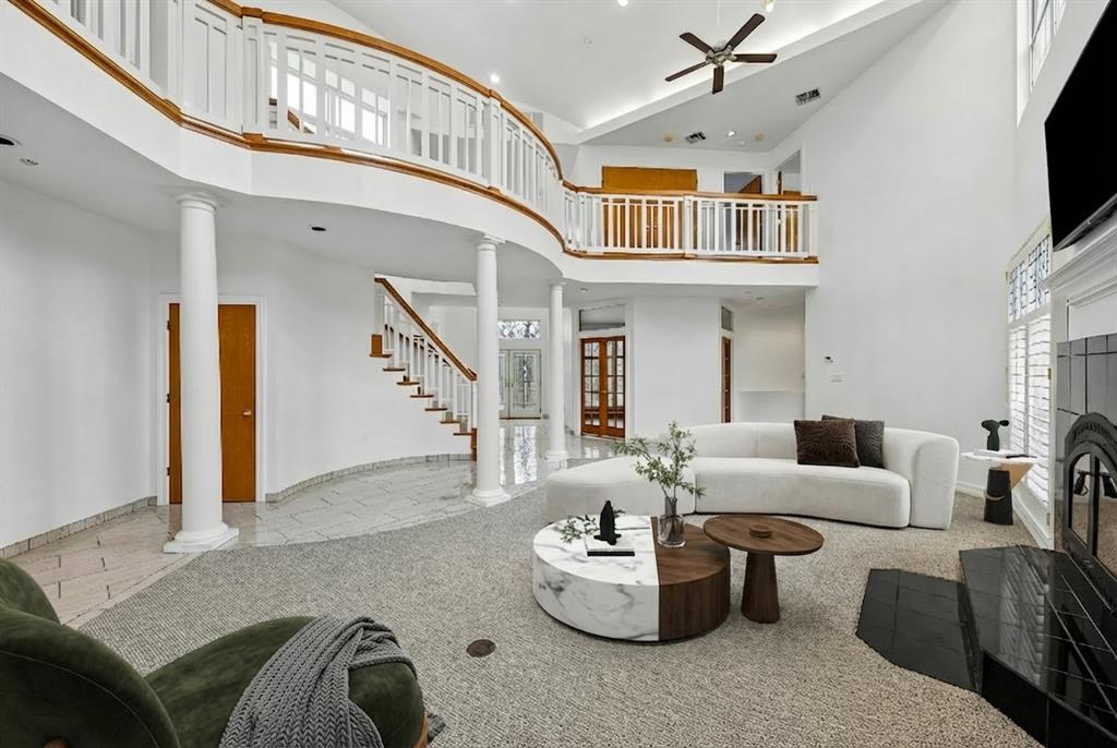 Emerald Sound At Lake Lewisvil - Residential