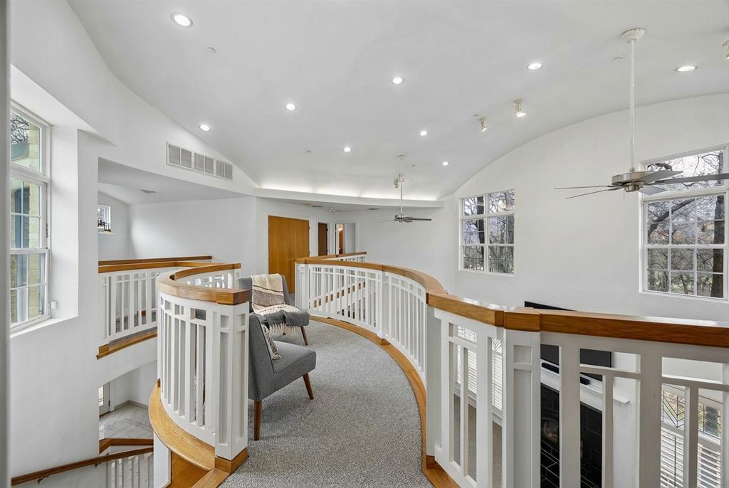 Emerald Sound At Lake Lewisvil - Residential