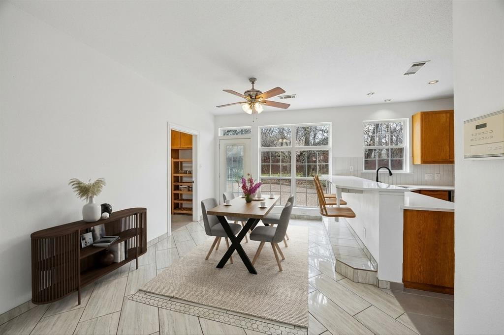 Emerald Sound At Lake Lewisvil - Residential