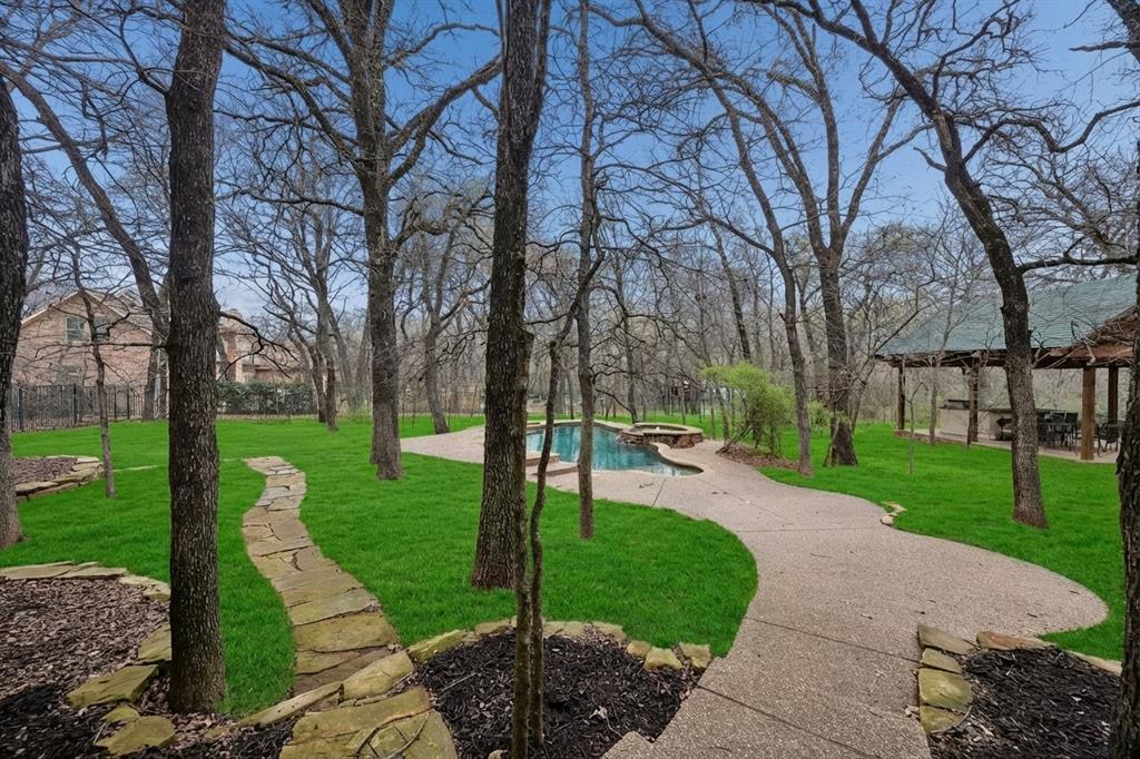 Emerald Sound At Lake Lewisvil - Residential