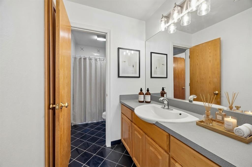 Emerald Sound At Lake Lewisvil - Residential