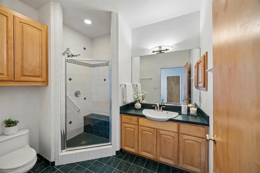 Emerald Sound At Lake Lewisvil - Residential