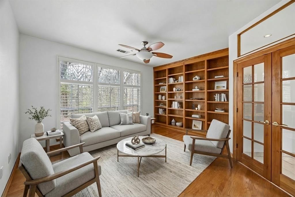 Emerald Sound At Lake Lewisvil - Residential