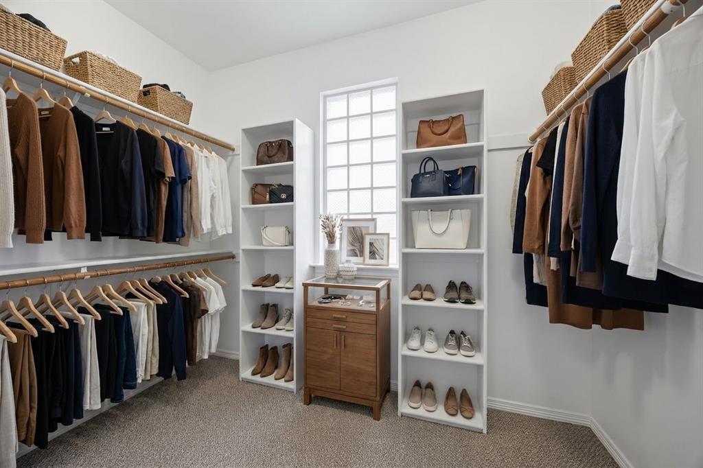 Emerald Sound At Lake Lewisvil - Residential