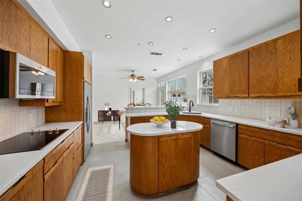 Emerald Sound At Lake Lewisvil - Residential