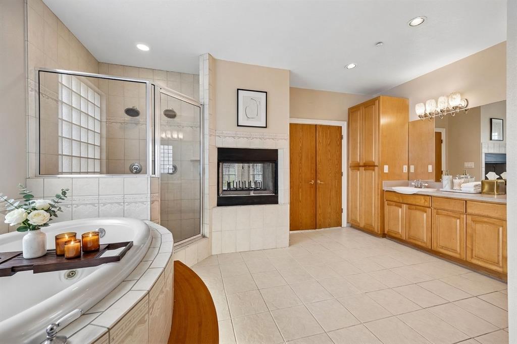 Emerald Sound At Lake Lewisvil - Residential