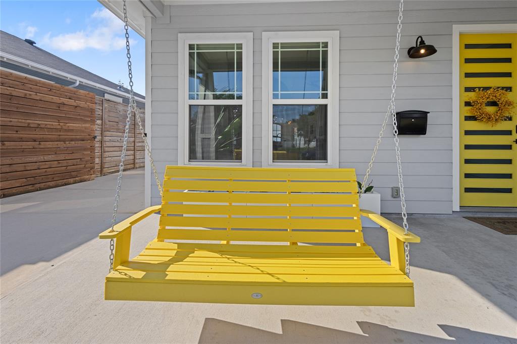 2534 Gladstone Drive