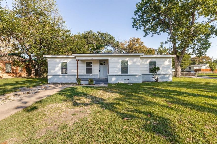 Welcome to this beautifully renovated 4-bedroom, 2-bathroom home located on a spacious corner in the heart of Oak Cliff. With 1,356 square feet of modern living space, this home offers a fully updated kitchen features sleek granite countertops, stainless steel appliances, and bright white cabinetry, The open living areas offers natural light and stylish wood flooring throughout. Both bathrooms have been tastefully renovated with luxurious marble tile and contemporary fixtures. The generous master suite offers ample closet space. Outside, the home sits on a large corner lot with an expansive backyard, providing endless possibilities for outdoor living, play, or future expansion. Freshly painted inside and out, this home also features modern lighting fixtures and hardware throughout. Located just minutes from Downtown Dallas, shopping, dining, and major highways, this property offers easy access to the best that Dallas has to offer. Don’t miss out on the opportunity to make this beautifully renovated corner lot property your new home!