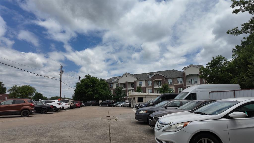 Khan - Mcdonald Add - Commercial Sale