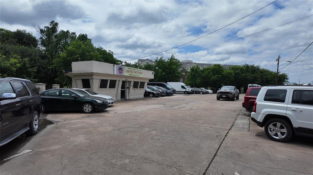 Khan - Mcdonald Add - Commercial Sale