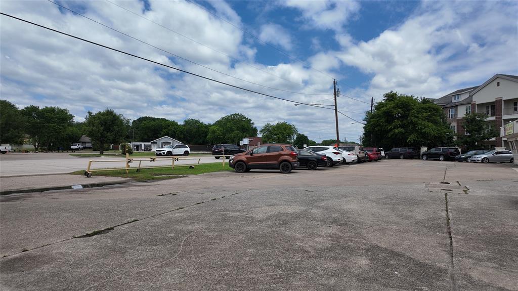 Khan - Mcdonald Add - Commercial Sale