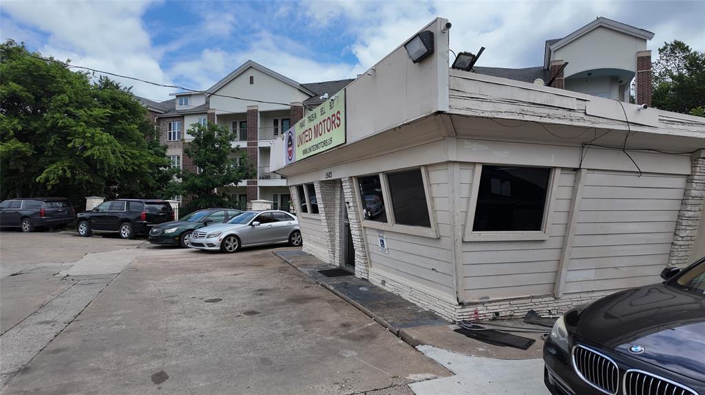 Khan - Mcdonald Add - Commercial Sale