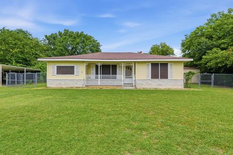 Photo of 108 Sandra Drive, Azle, TX 76020 (MLS # 21299121)
