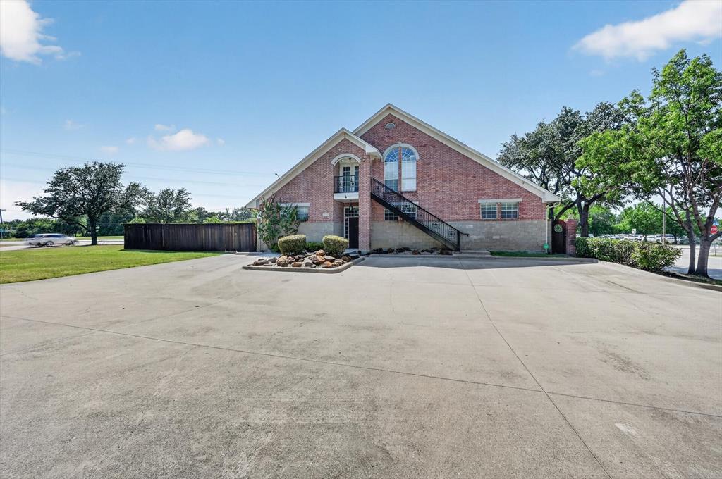 5500 Woodland Park Boulevard