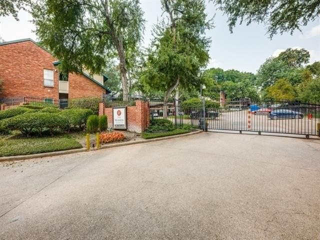 Woods On Park Lane Condos - Residential