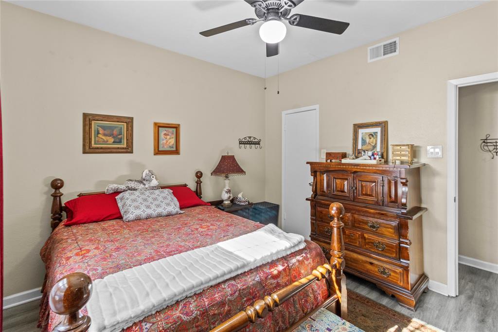 Woods On Park Lane Condos - Residential