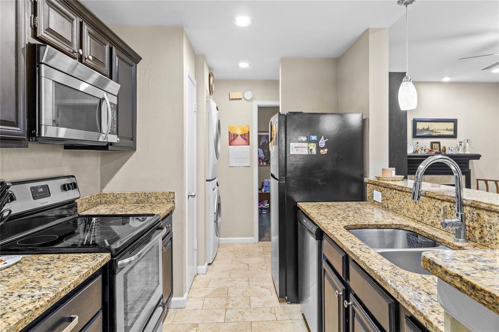 Woods On Park Lane Condos - Residential